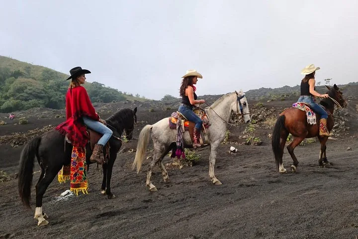 Sunset Horseback Ride & Lava-Cooked Dinner